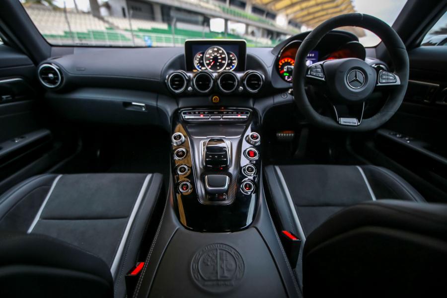 Торпедо Mercedes-AMG GT R (C190) 2017 года  (MY) (фото 4 из 25)